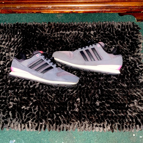 Sneakers - Picture 4 of 5